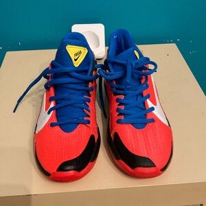 A pair of Nike youth size 5